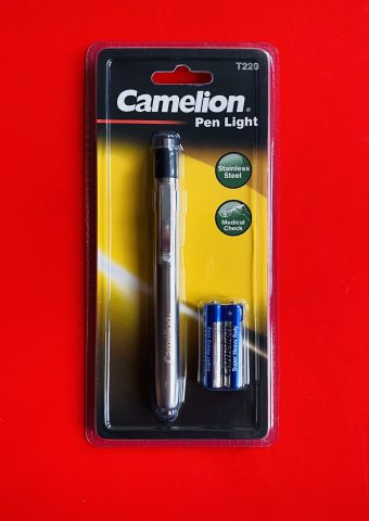 Đèn bút, đèn soi tai mũi họng, đèn soi đồng tử Camelion ánh sáng vàng kèm 2 viên pin AAA
