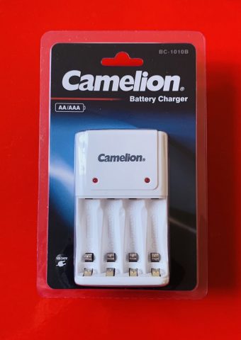 Bộ sạc pin/ máy sạc pin  Camelion BC-1010B 4 khe sạc pin AA/AAA